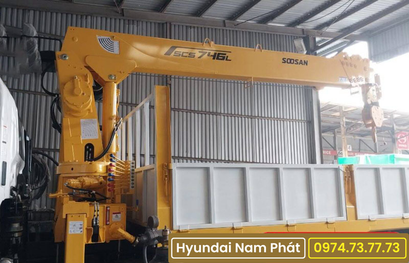 Xe Tải Hyundai 4 Chân HD320 Gắn Cẩu Soosan 7 Tấn SCS746L Hàn Quốc